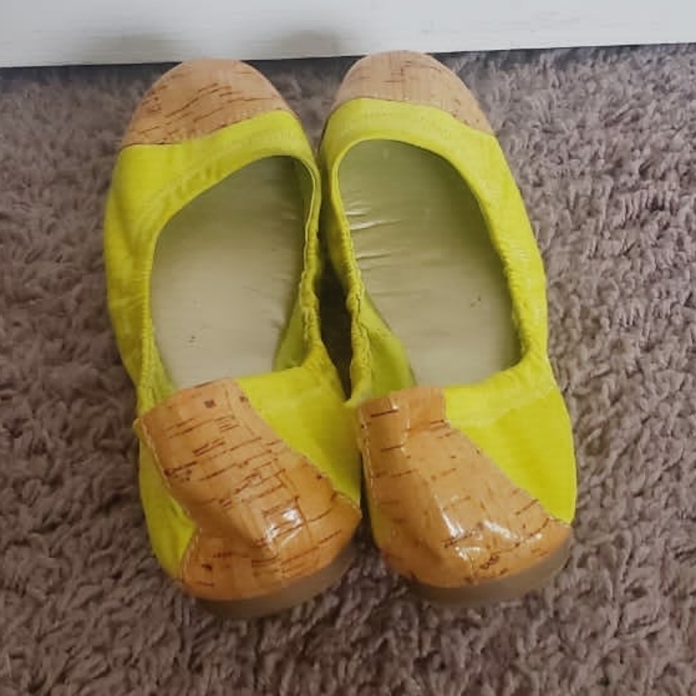 BCBGeneration Womens Elley Cork Ballet Flat Shoes Yellow Cap Toe Slip Ons 9.5B🌴 - Picture 3 of 10